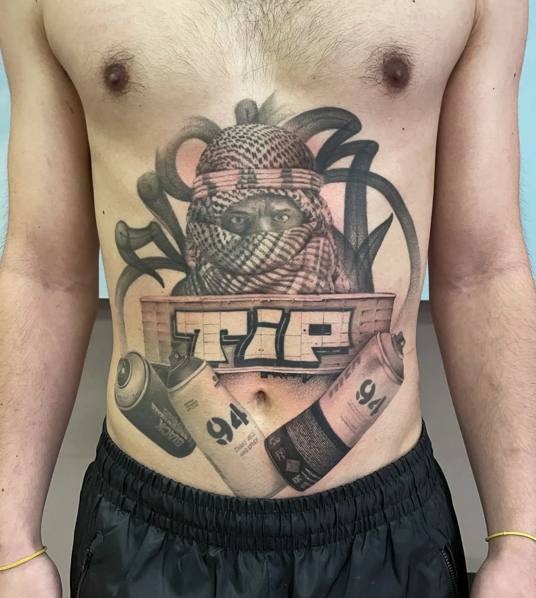 Grafisches Tattoo von Andrew Borisyuk, Tätowierer in Straubing
